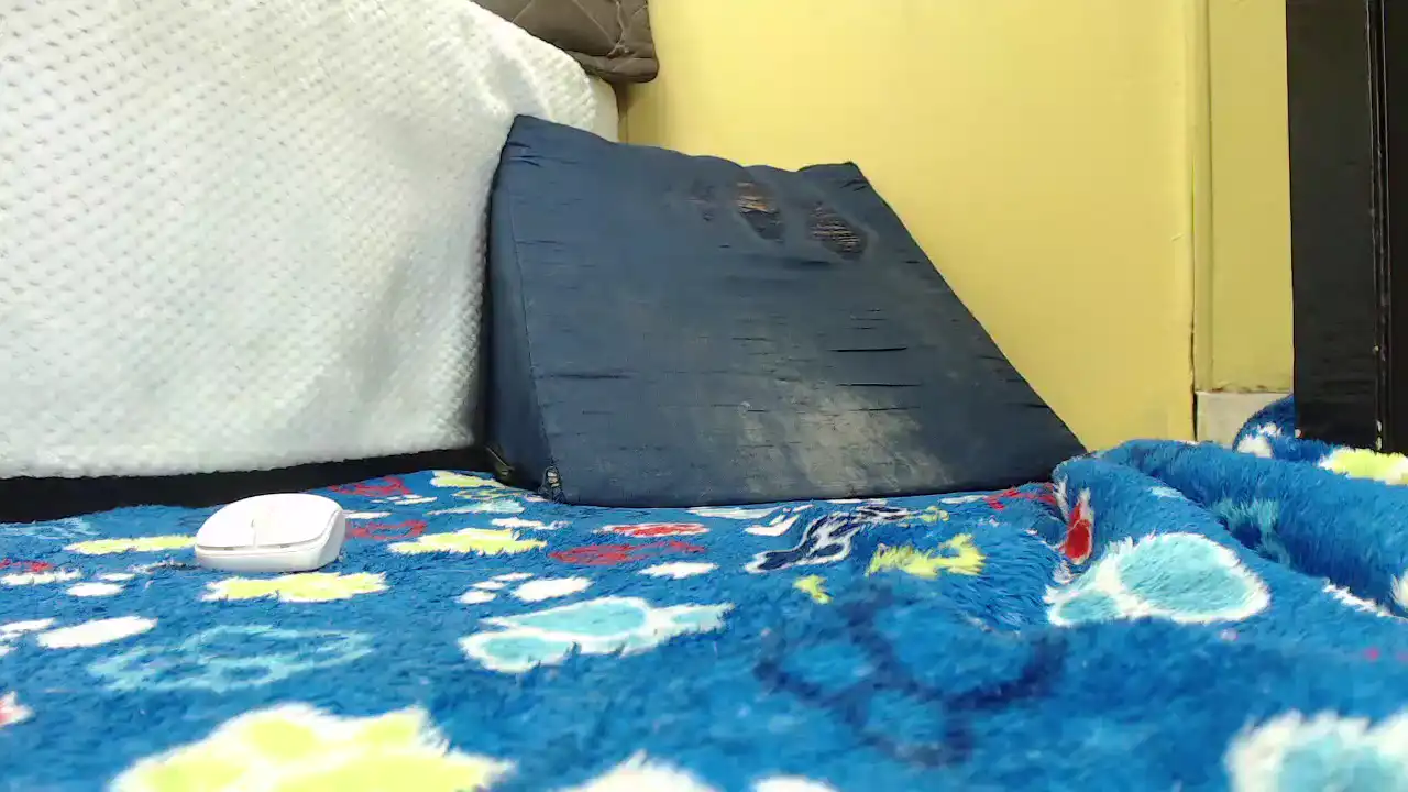 Dahyanlove – Amateur.tv Live Show Record – 2025-08-18 06:27:32