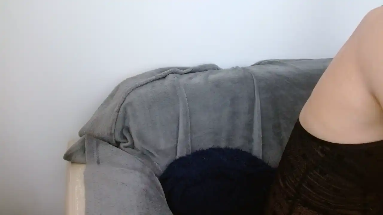 Milena_00_ – Showup Live Show Record – 2025-12-05 00:20:34
