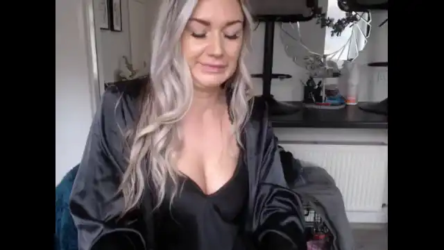 Lovelylucy25 – Myfreecams Live Show Record – 2026-01-01 11:15:40