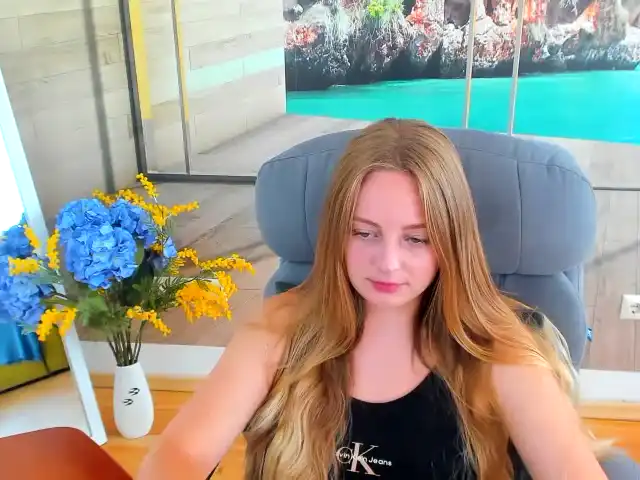 Maikeina – Xlovecam Live Show Record – 2025-12-16 17:57:44