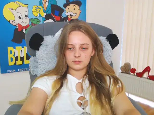 Maikeina – Xlovecam Live Show Record – 2025-11-17 08:58:09