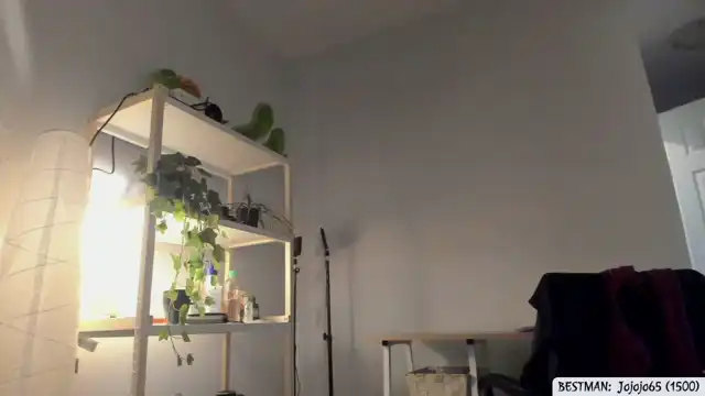 Issa_7 – Myfreecams Live Show Record – 2025-10-06 21:00:36