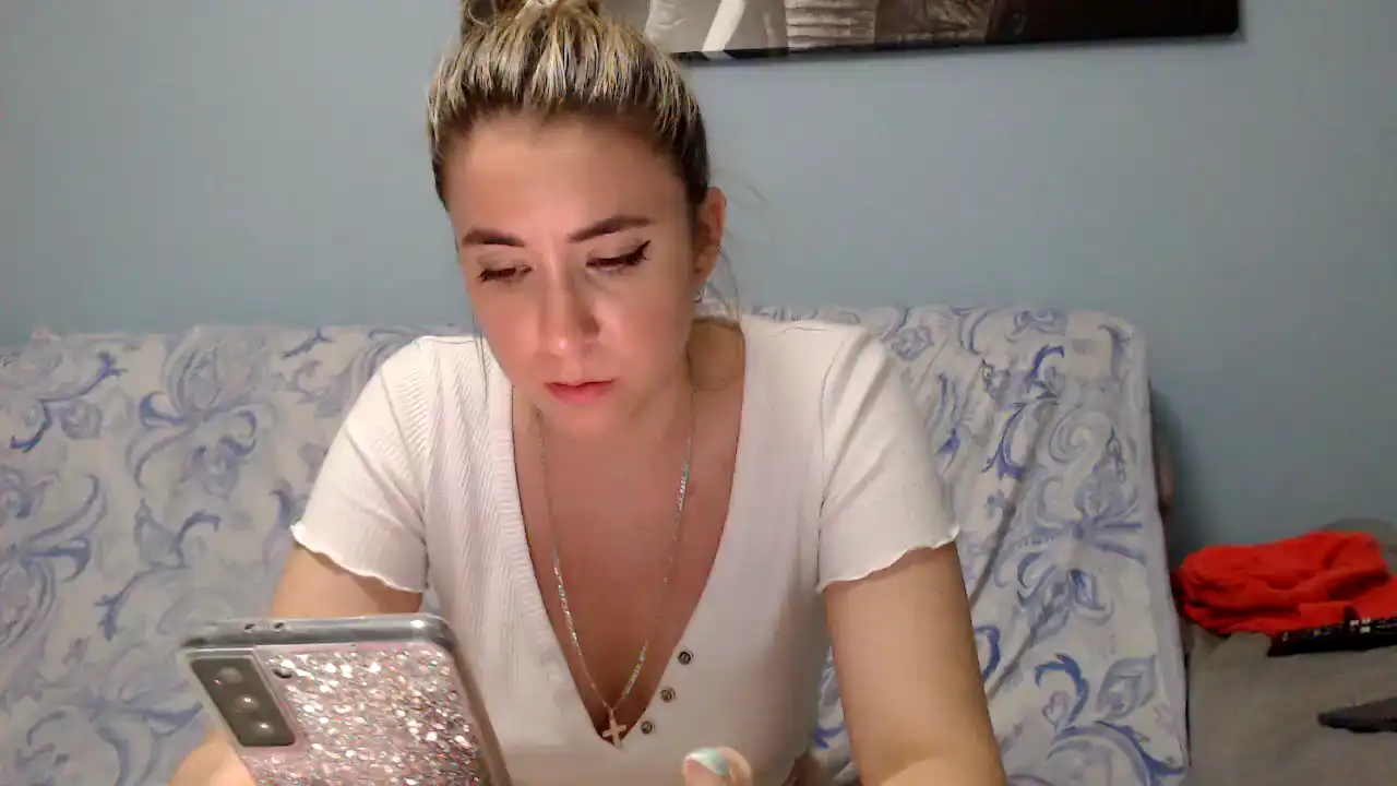 Leila25 – Amateur.tv Live Show Record – 2025-05-11 00:08:27