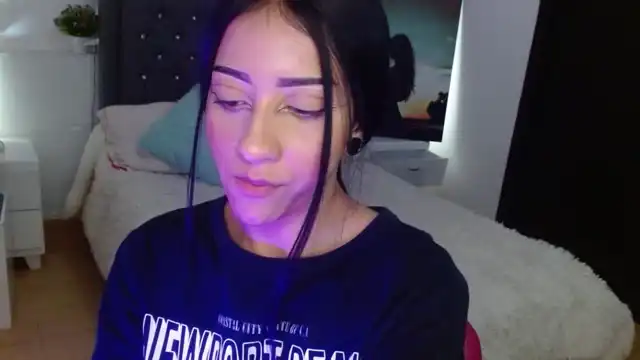 Valeriehang – Xlovecam Live Show Record – 2026-04-17 09:22:54