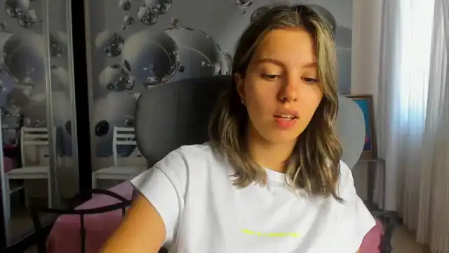 Nikitsa – Xlovecam Live Show Record – 2025-10-15 04:10:22