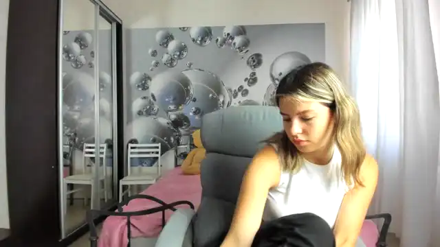 Nikitsa – Xlovecam Live Show Record – 2025-04-19 18:44:03
