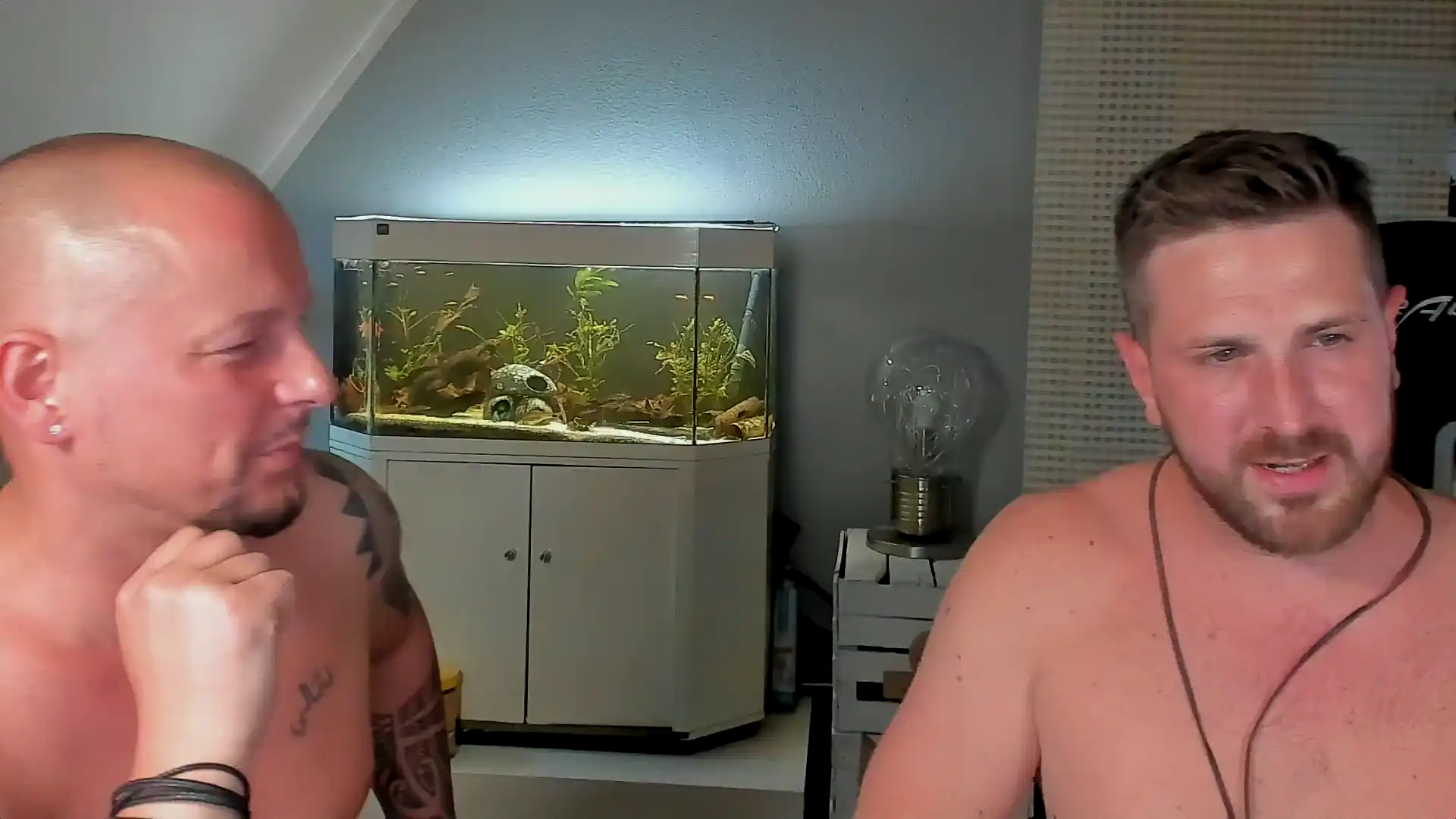 Ronhill13 – Cam4 Live Show Record – 2025-08-04 22:32:59