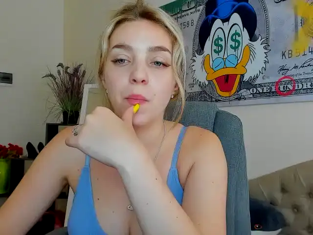 Sugarrx – Xlovecam Live Show Record – 2025-12-15 17:21:07