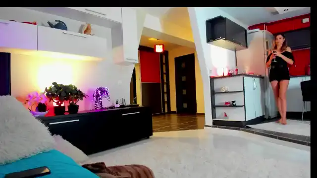 Smileytinaa – Myfreecams Live Show Record – 2025-11-04 10:27:24