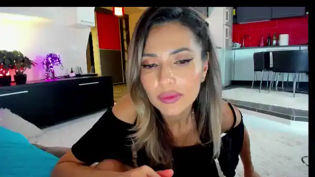 Smileytinaa – Myfreecams Live Show Record – 2025-10-07 00:44:38
