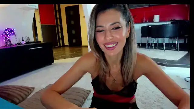 Smileytinaa – Myfreecams Live Show Record – 2025-09-18 22:23:05