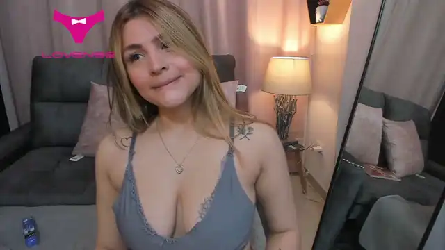 Sarawestt – Xlovecam Live Show Record – 2025-02-18 06:21:38