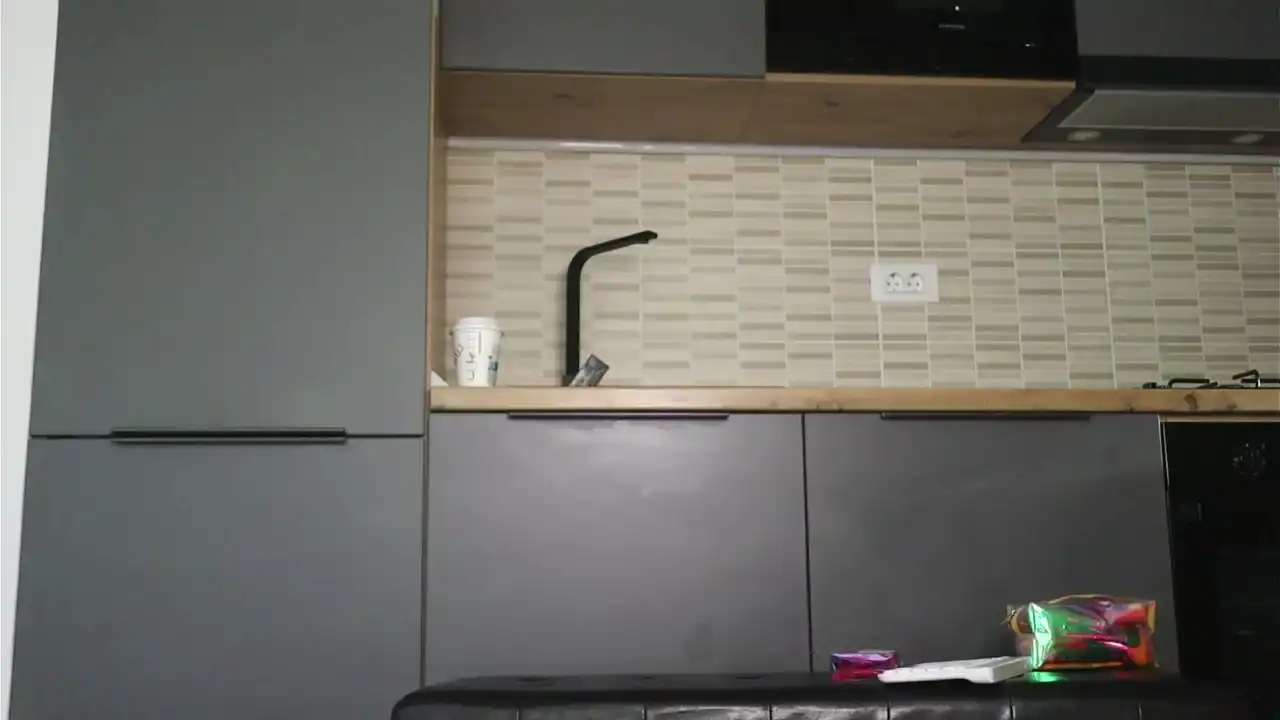 Adallinee – Bongacams Live Show Record – 2025-12-17 11:28:57