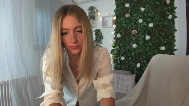 Tina_nappi18 – Myfreecams Live Show Record – 2025-10-08 09:07:04