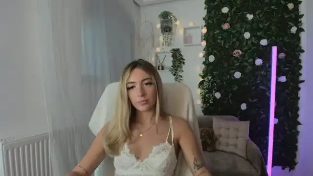 Tina_nappi18 – Myfreecams Live Show Record – 2026-04-19 05:20:17