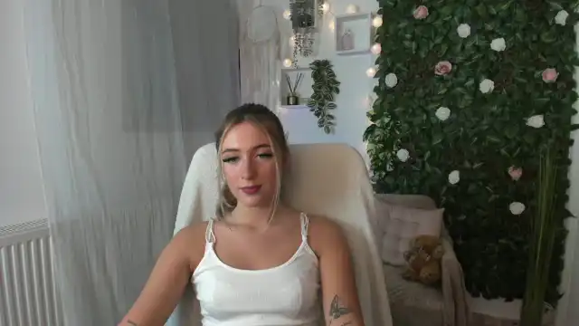 Tina_nappi18 – Myfreecams Live Show Record – 2025-03-14 17:06:23