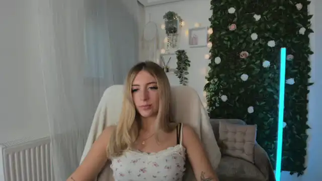 Tina_nappi18 – Myfreecams Live Show Record – 2025-03-02 00:04:33