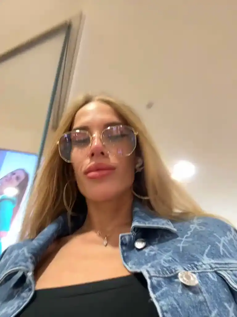 Blondinochkaa – Bongacams Live Show Record – 2025-10-28 08:31:47