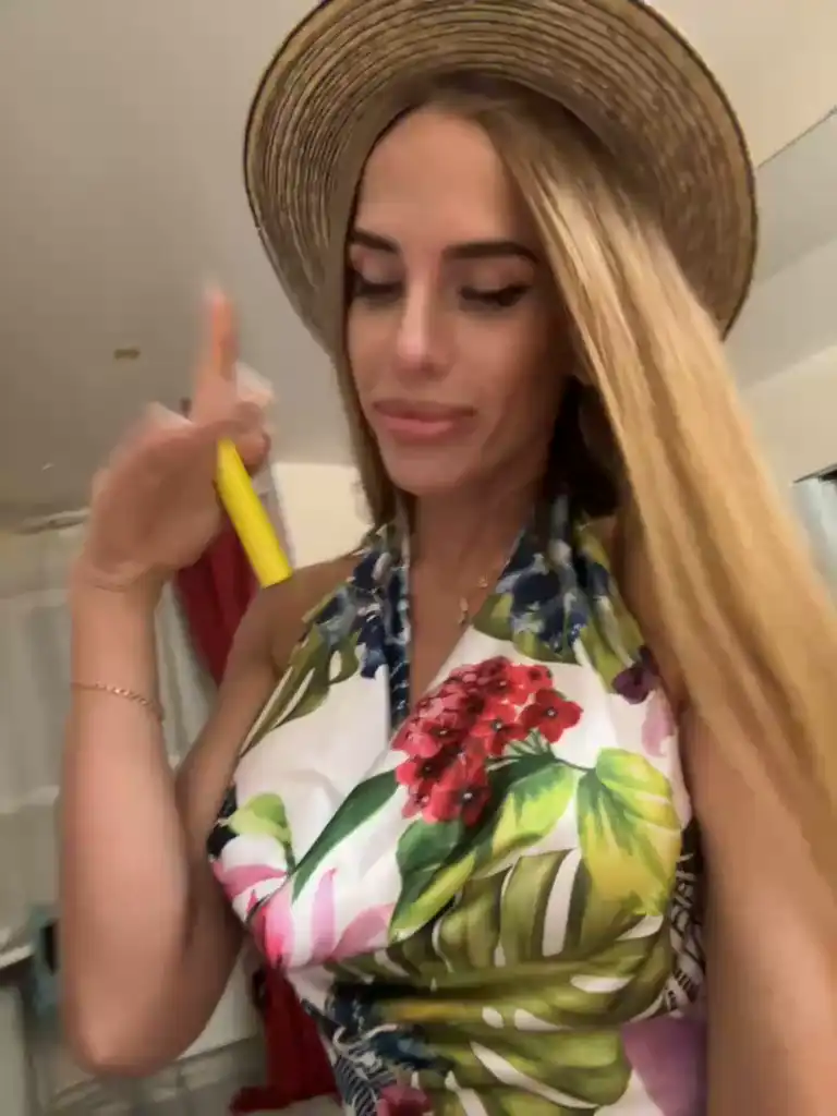 Blondinochkaa – Bongacams Live Show Record – 2025-09-17 21:40:30