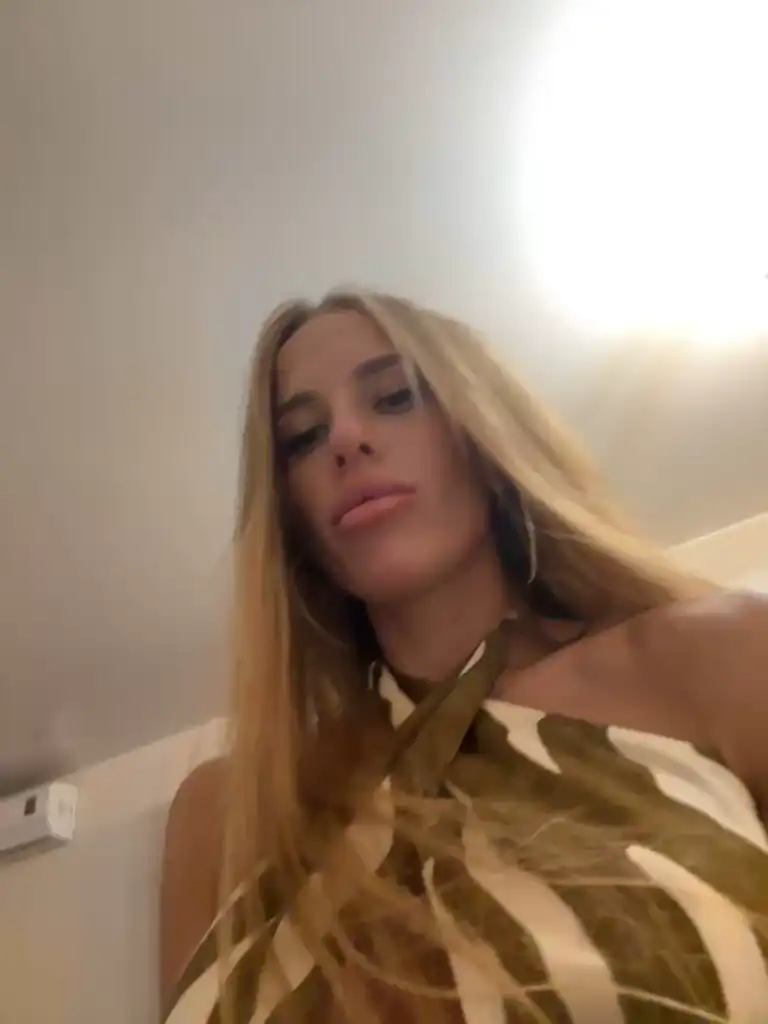 Blondinochkaa – Bongacams Live Show Record – 2025-11-05 04:19:33
