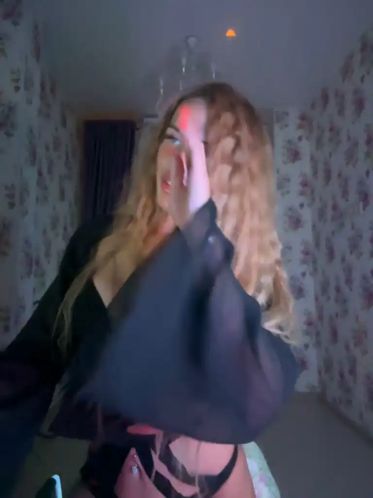 Blondinochkaa – Bongacams Live Show Record – 2025-03-17 18:44:29