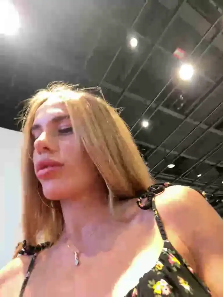 Blondinochkaa – Bongacams Live Show Record – 2025-09-27 08:17:50
