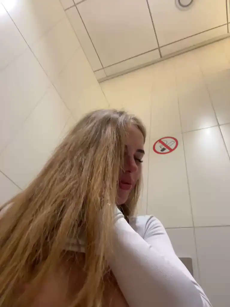 Blondinochkaa – Bongacams Live Show Record – 2025-03-22 10:50:04